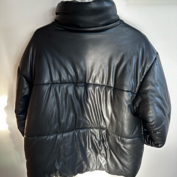 Faux leather Vegan Hide Puffer - Picture 3 of 7